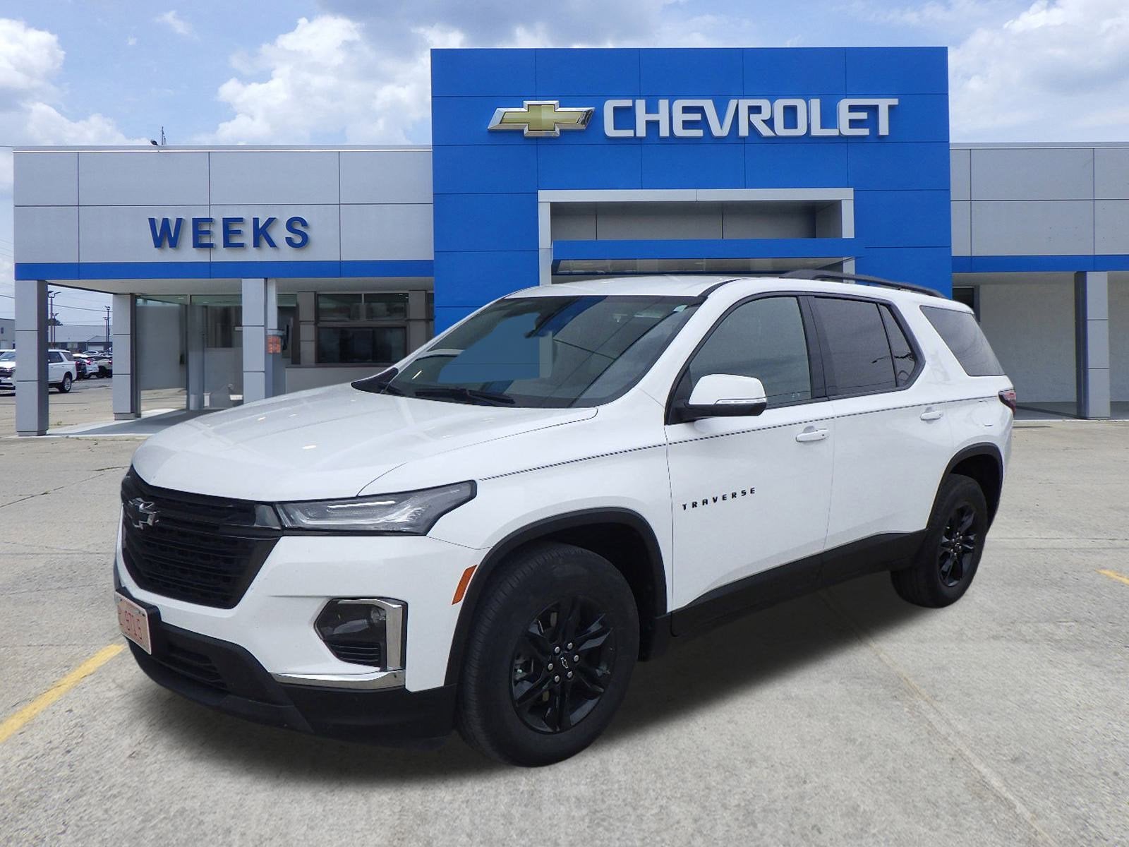 2023 Chevrolet Traverse LT Cloth in Summit White — front three-quarter view