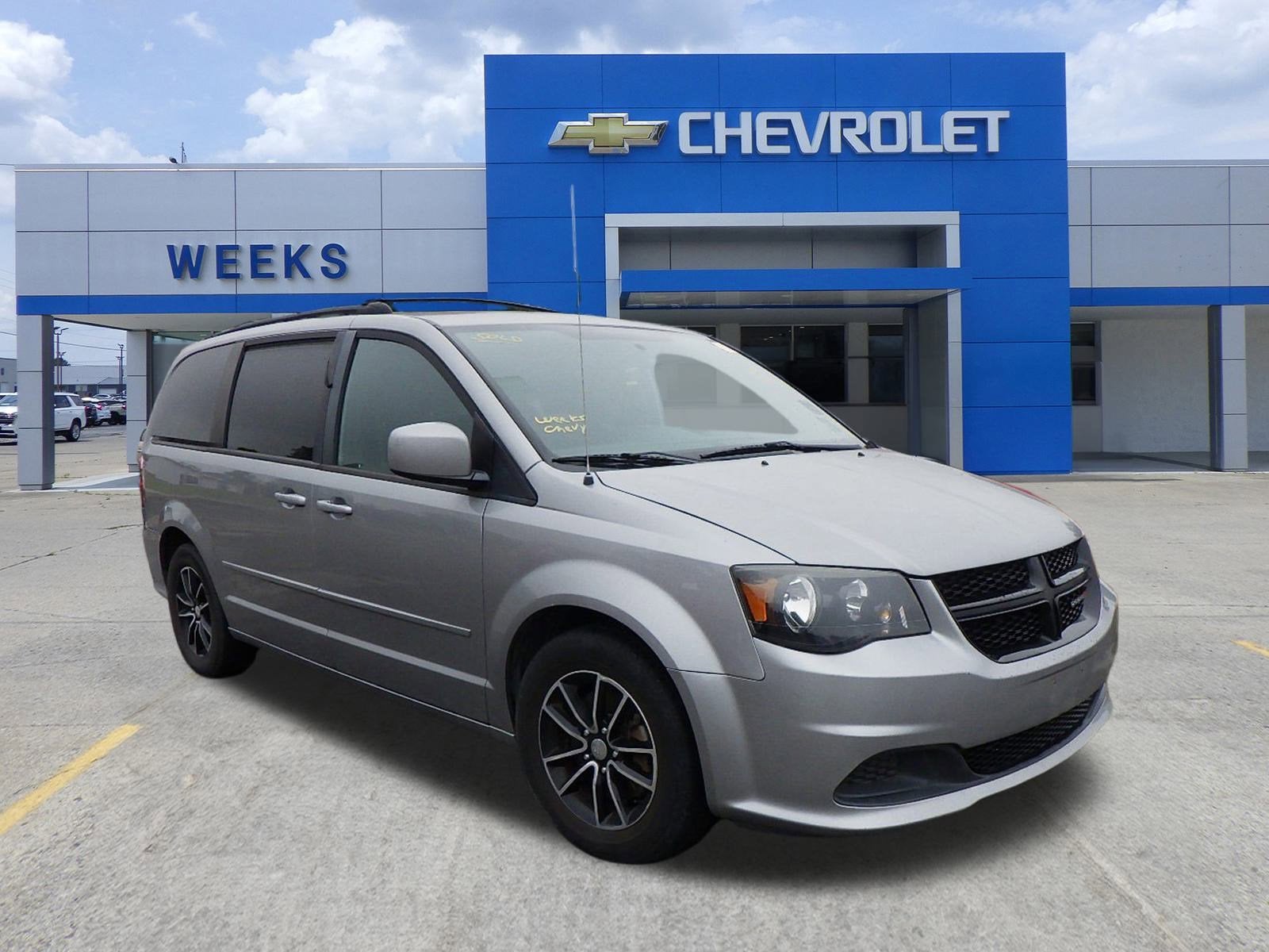 2016 Dodge Grand Caravan SE Plus in Silver — front three-quarter view