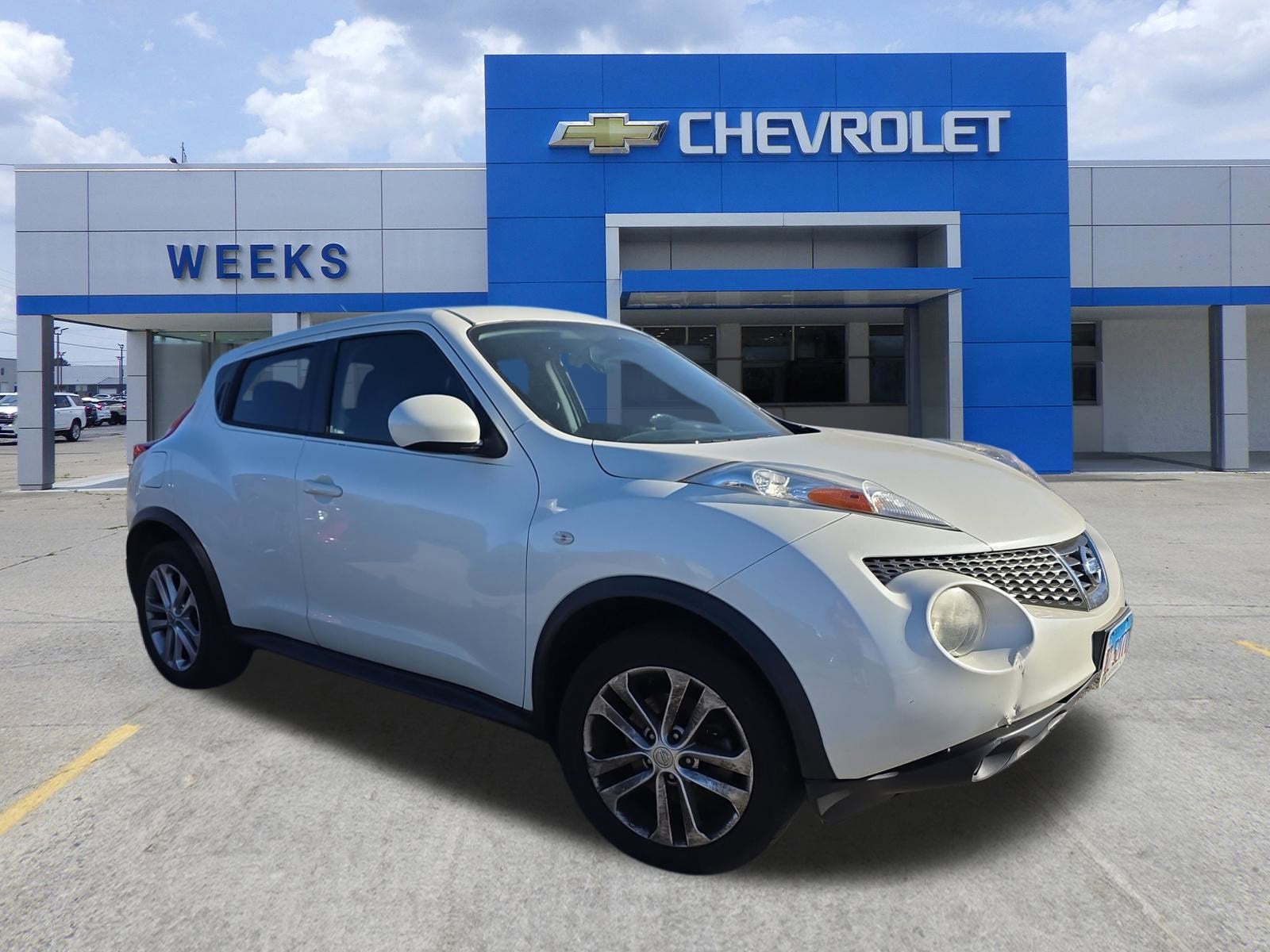 2014 Nissan JUKE S in White — front three-quarter view